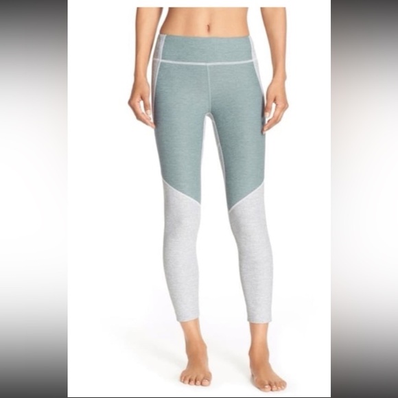 Outdoor Voices Lot of 2 size small leggings… navy blue crop capri style - Picture 1 of 8